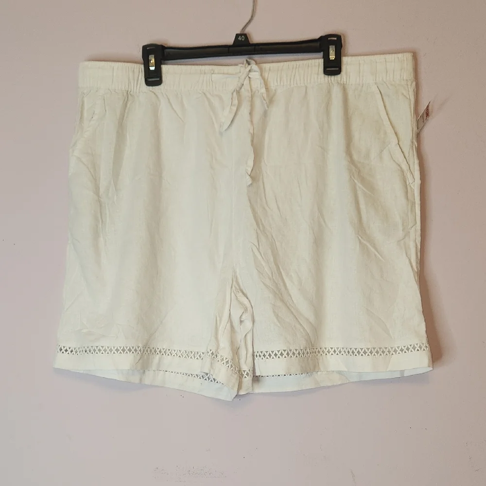 JOIE Women’s Linen Blend White Shorts with Eyelet Trim Along the Hem, size 1X